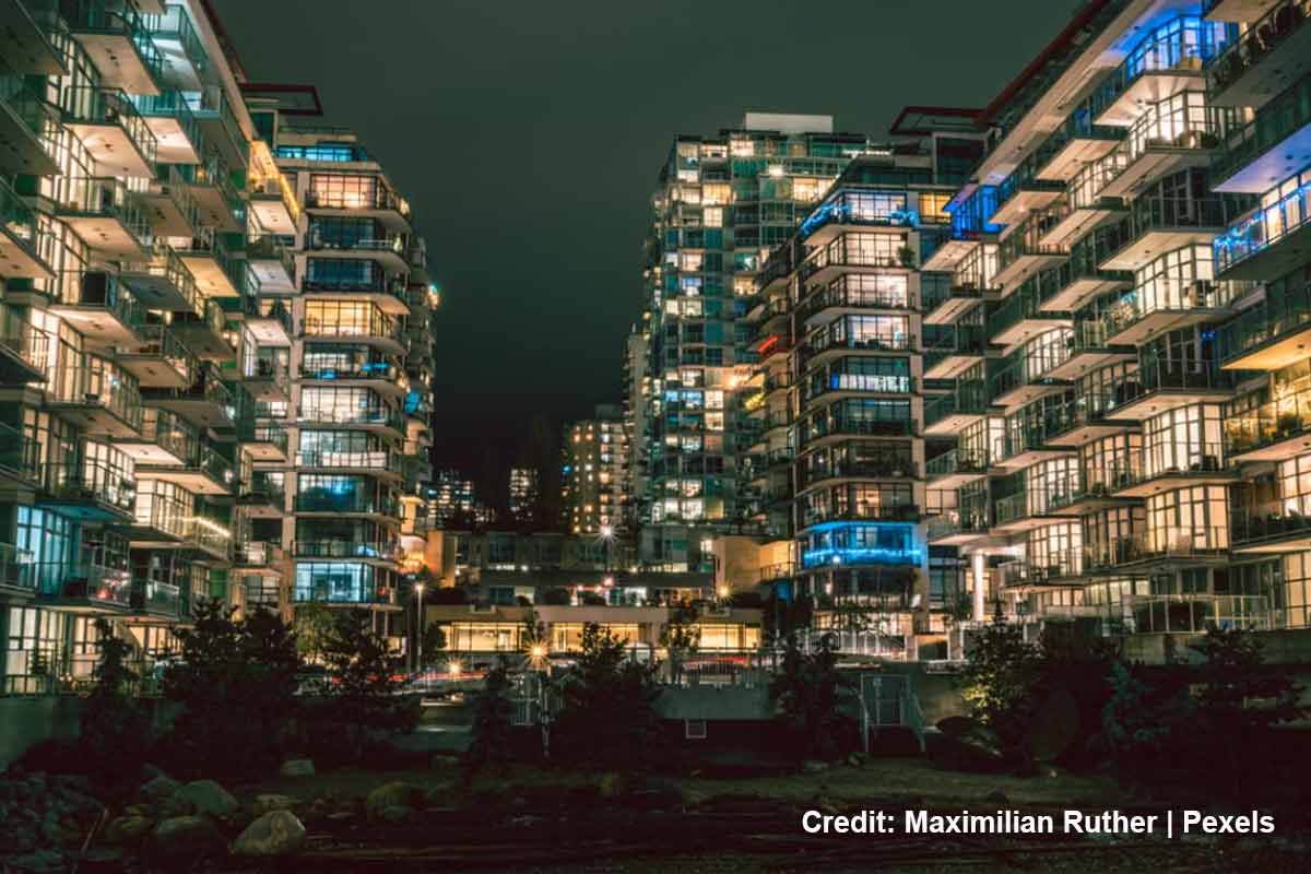 How-Do-Squirrels-Scale-High-Rise-Condominiums